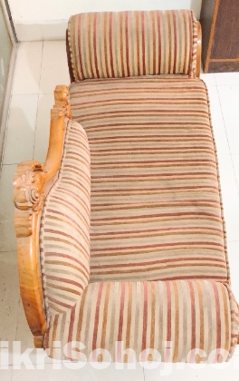 সেগুন কাঠের ডিভান বিক্রি করব।